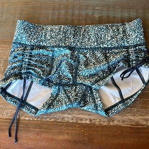 Lululemon hot yoga shorts
